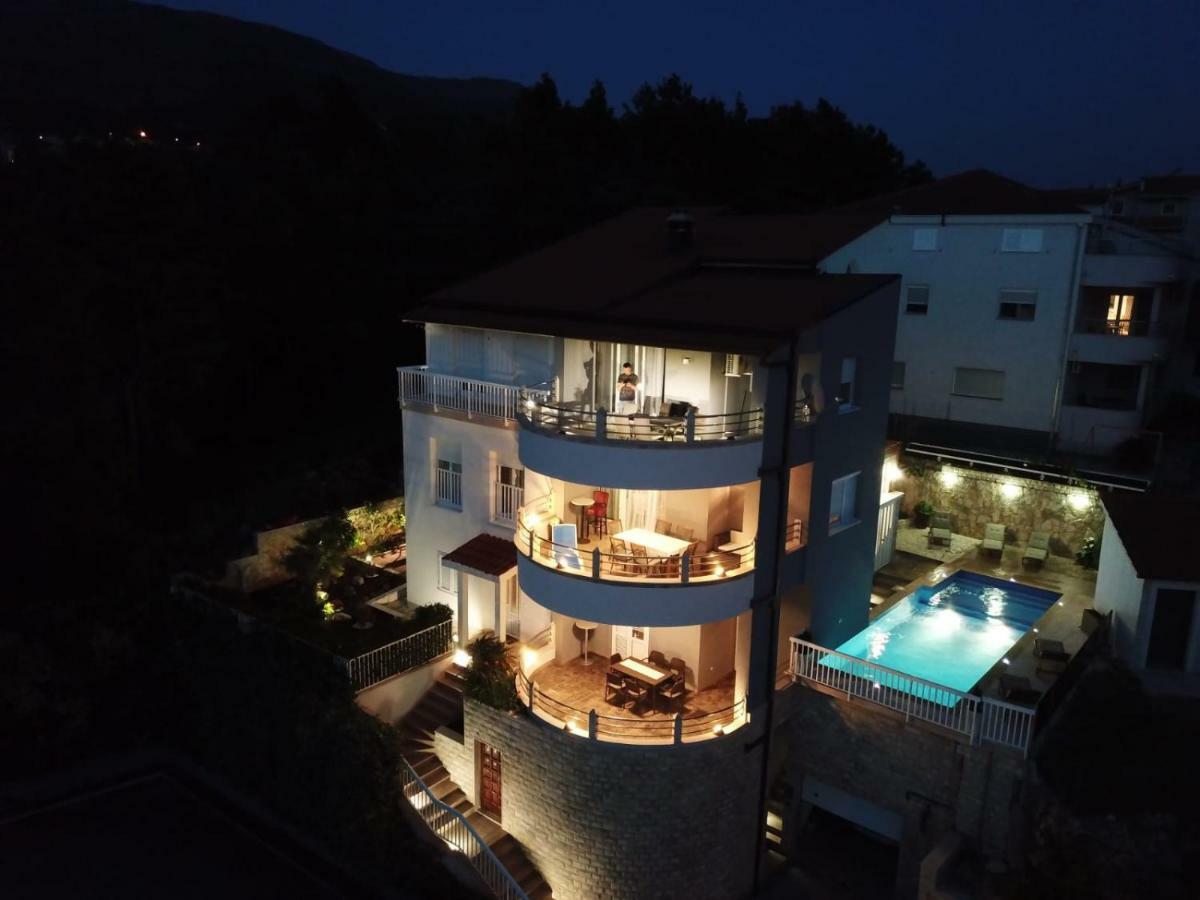 Apartments Pepa ポドストラナ エクステリア 写真