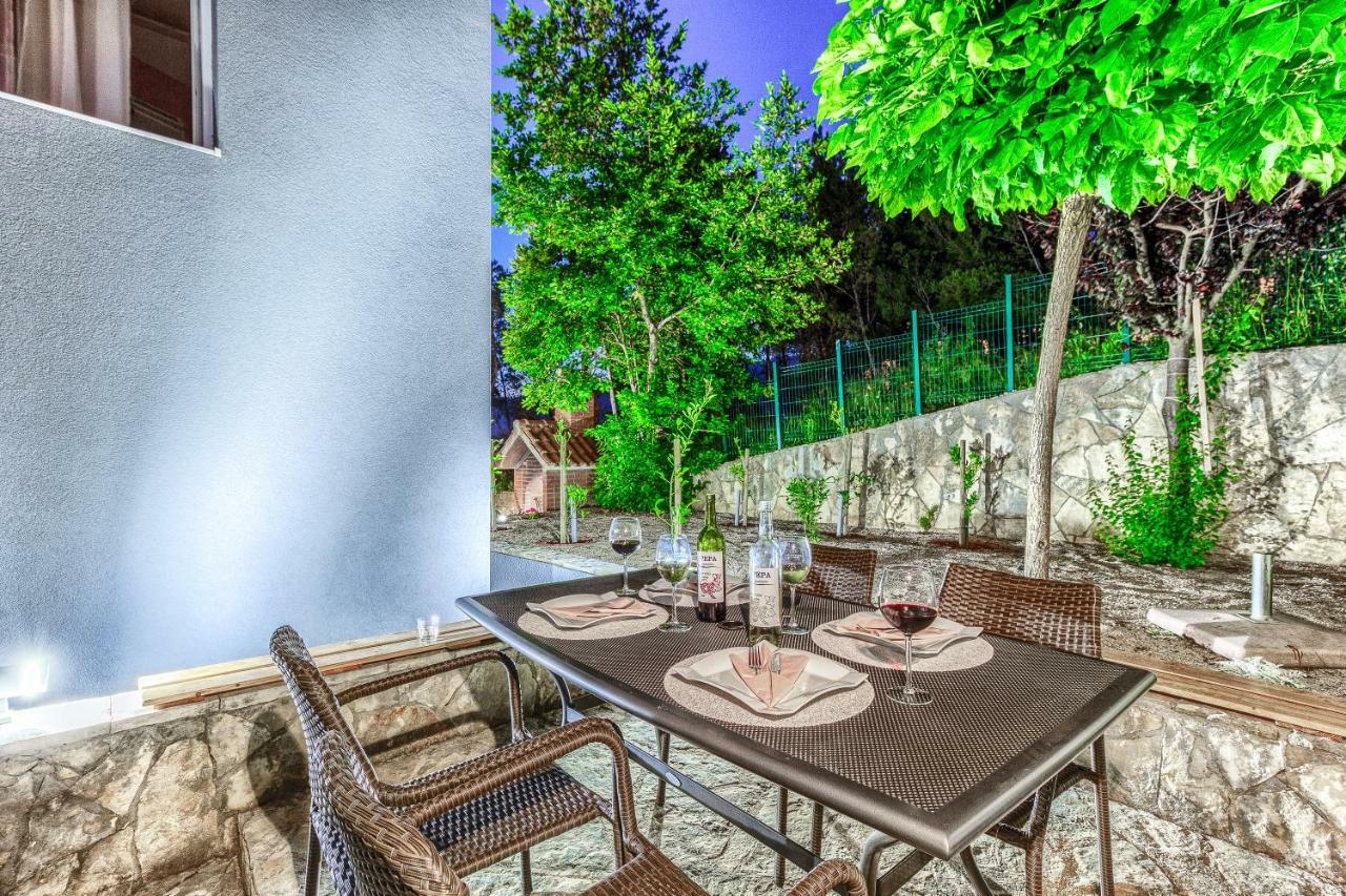 Apartments Pepa ポドストラナ エクステリア 写真